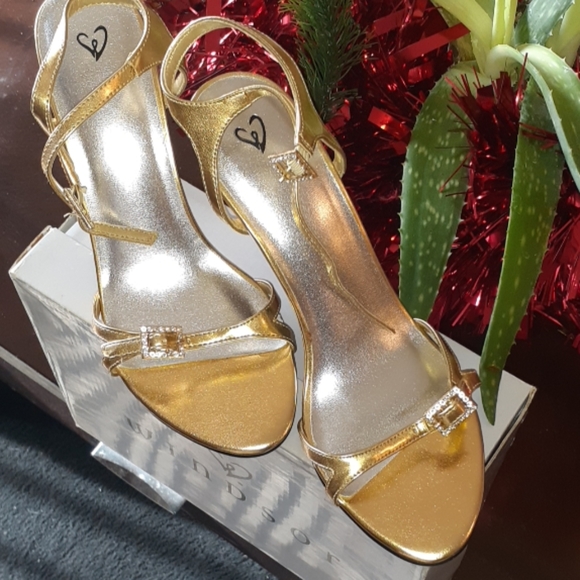 Sandals new Windsor - Picture 2 of 5